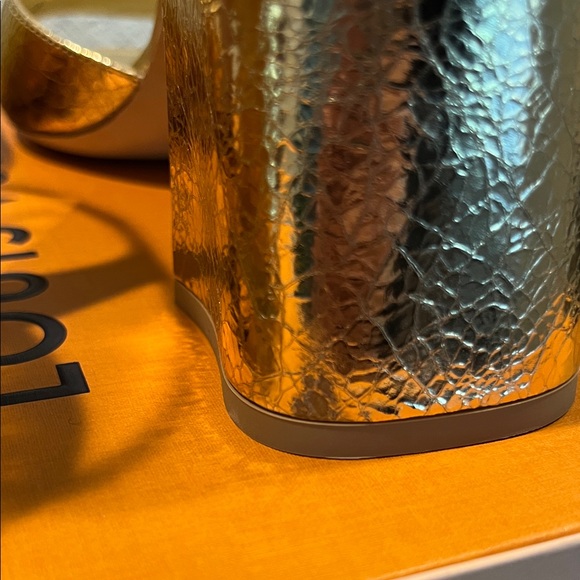 Louis Vuitton Shimmering Gold Sandals - Picture 8 of 12